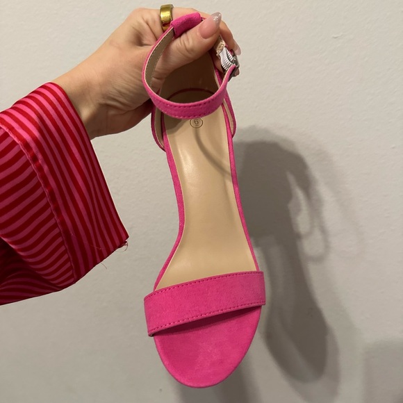 Never Worn Hot Pink Strappy Chunky Heel Size 6 - Picture 2 of 5